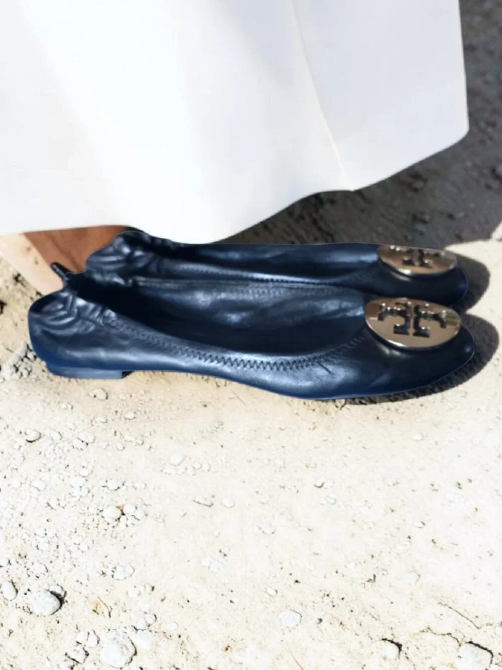 EUC TORI BURCH ( 9  )  Minnie Black Leather Travel Ballet Flat Shoes Gold Logo